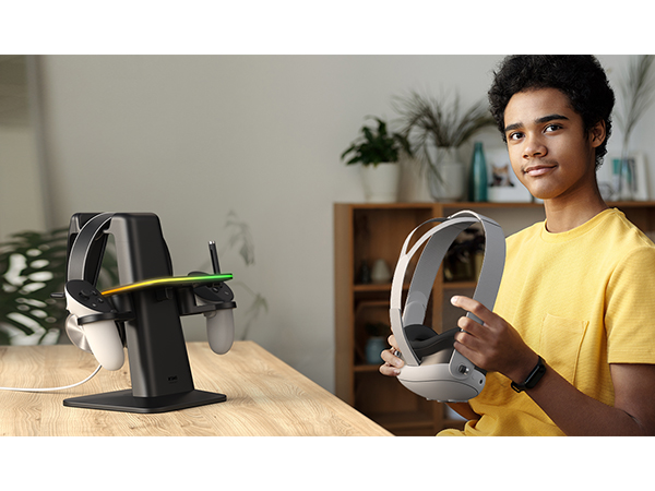 VR headset with motion controller